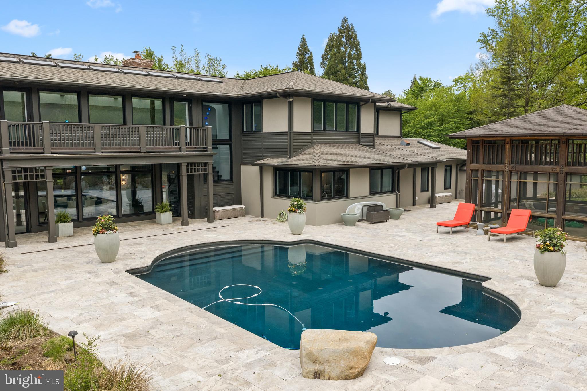 850 LESLEY ROAD