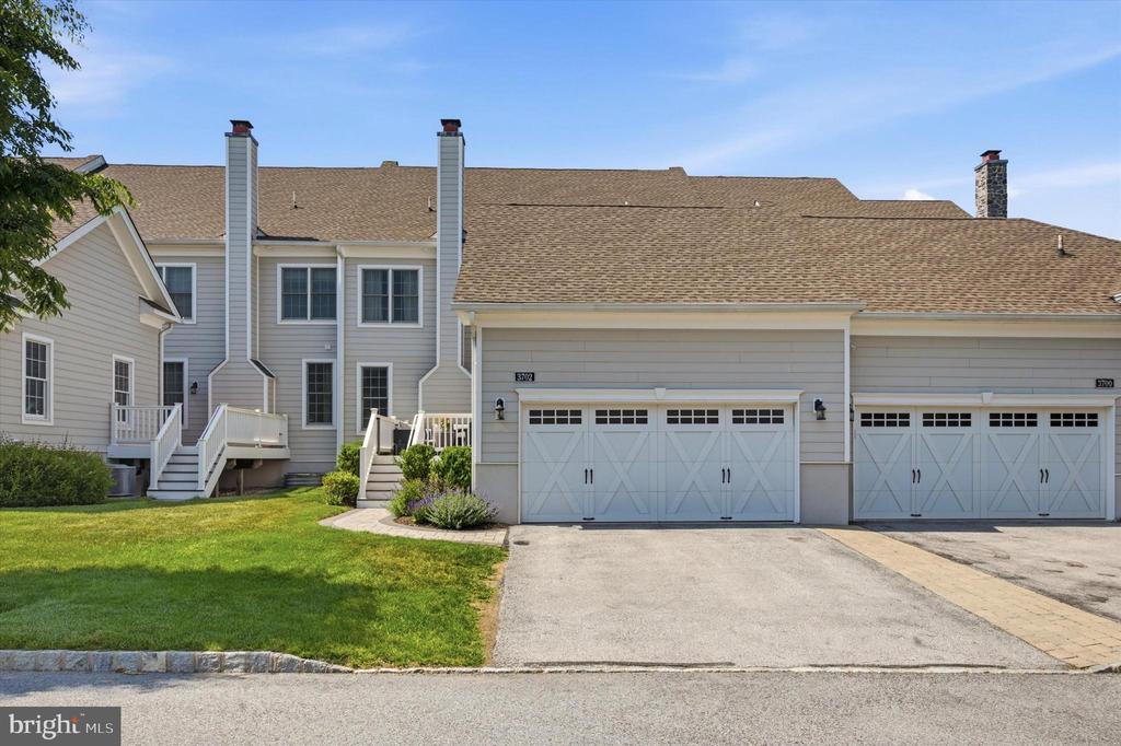 3702 LISETER GARDENS