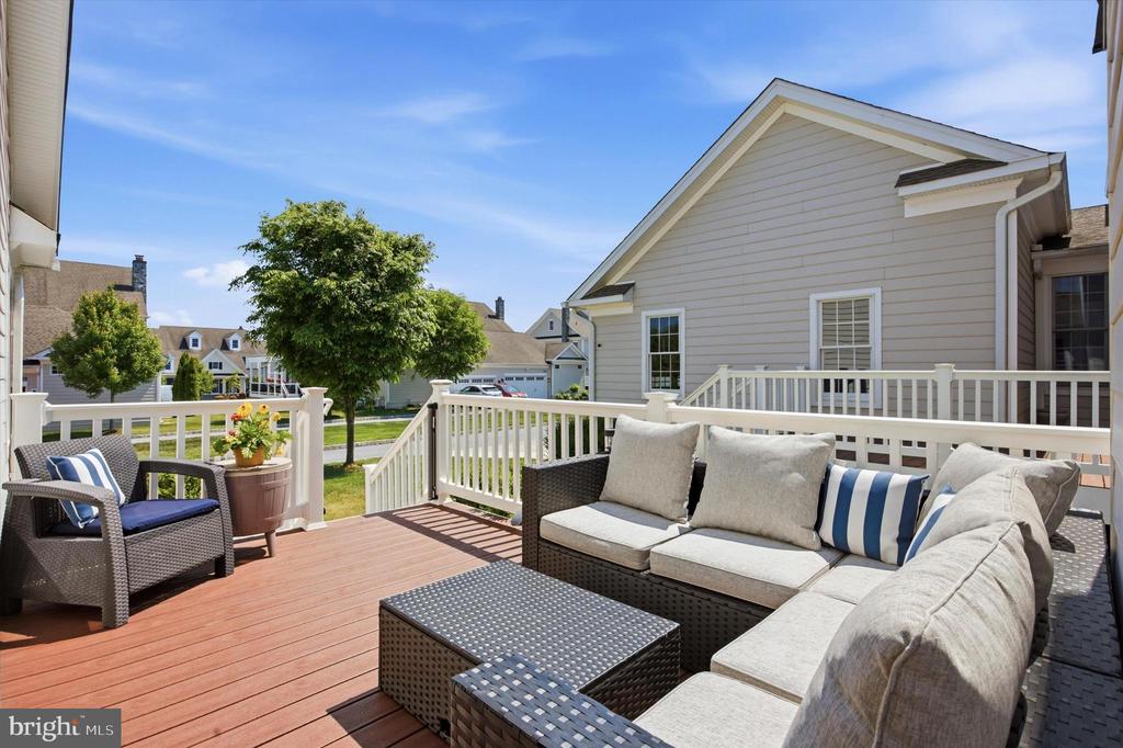 3702 LISETER GARDENS