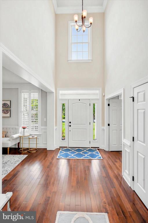 3702 LISETER GARDENS