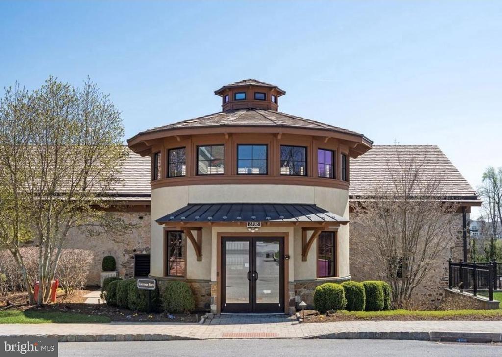3702 LISETER GARDENS