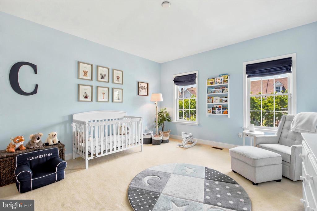 3702 LISETER GARDENS
