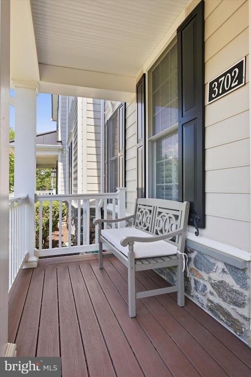 3702 LISETER GARDENS
