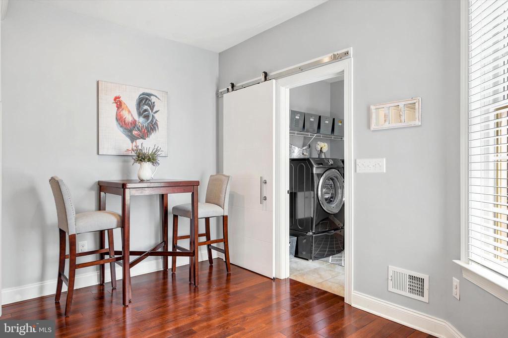 3702 LISETER GARDENS