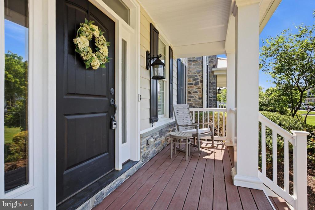 3702 LISETER GARDENS