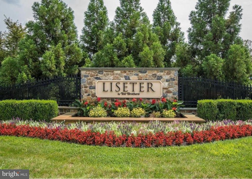 3702 LISETER GARDENS
