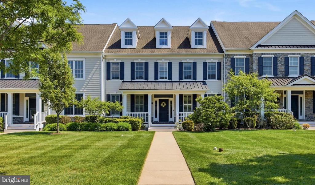 3702 LISETER GARDENS
