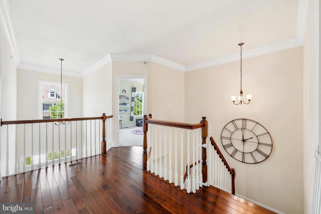 3702 LISETER GARDENS