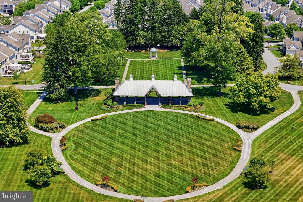 3702 LISETER GARDENS