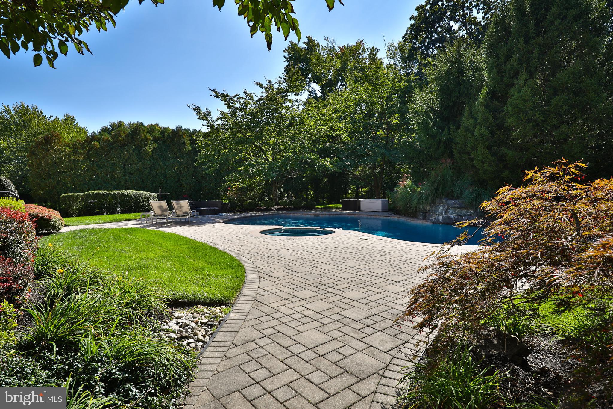 1011 Walton Rd