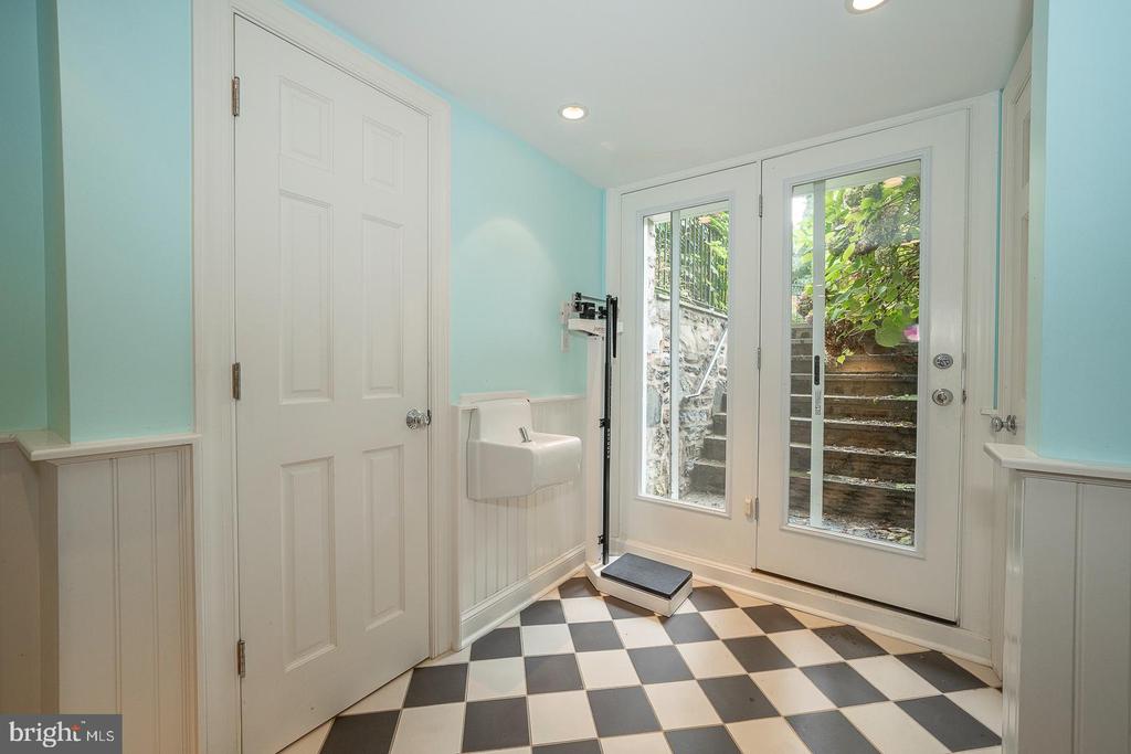 238 Curwen Rd