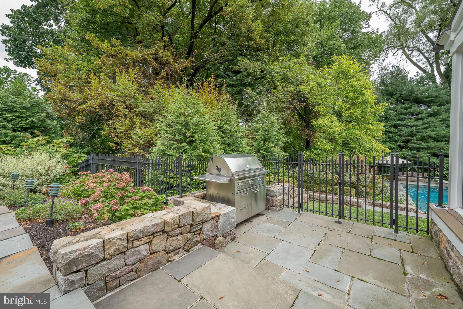 238 Curwen Rd