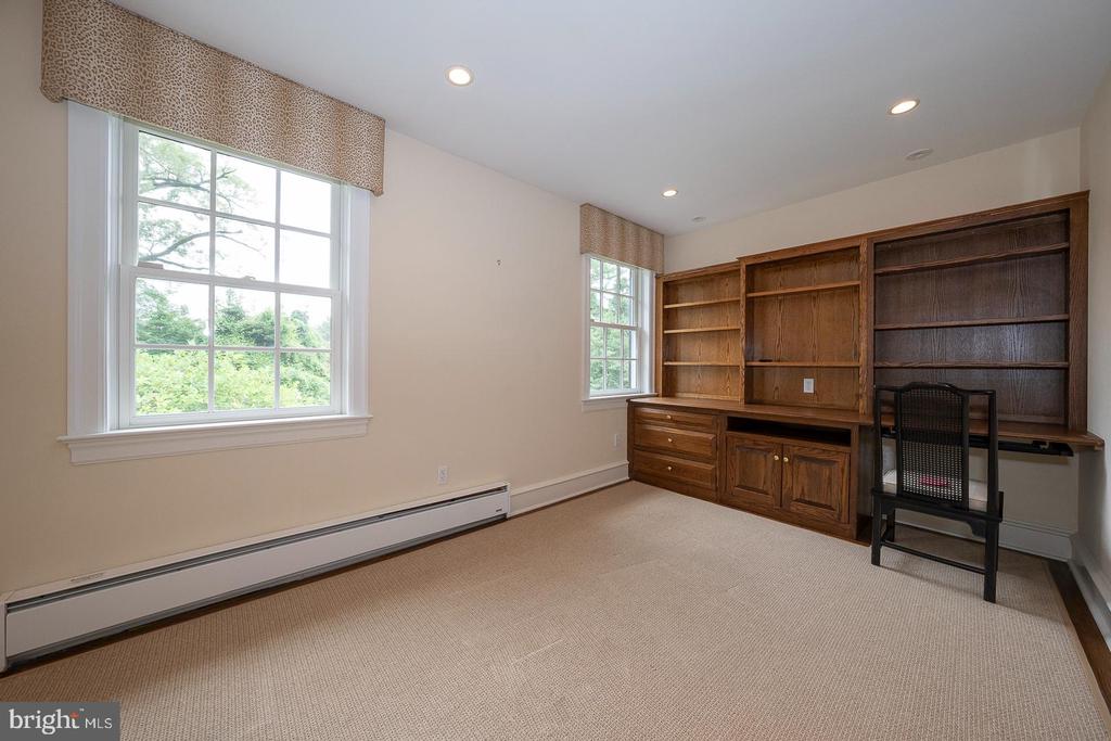 238 Curwen Rd