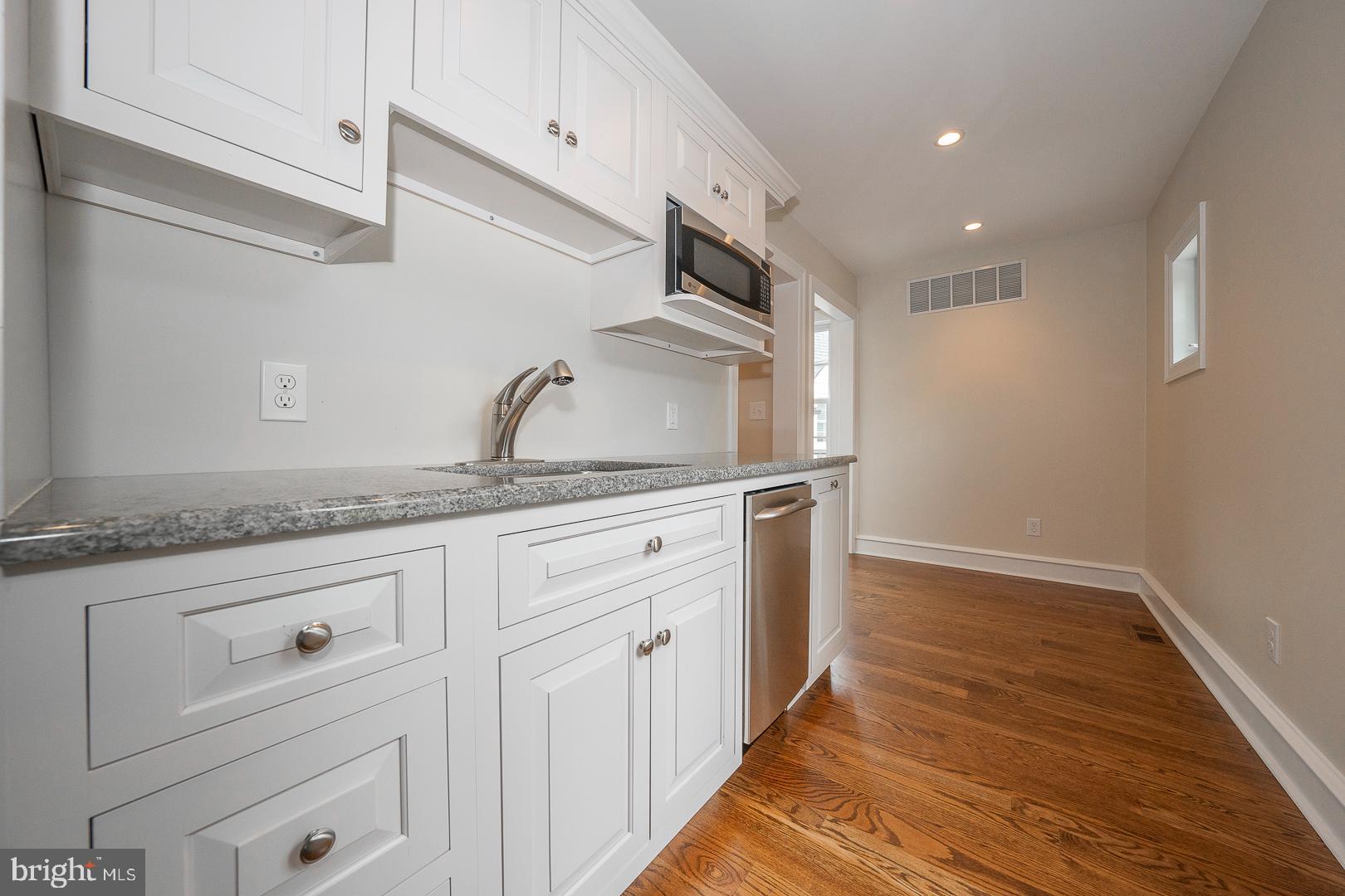 238 Curwen Rd