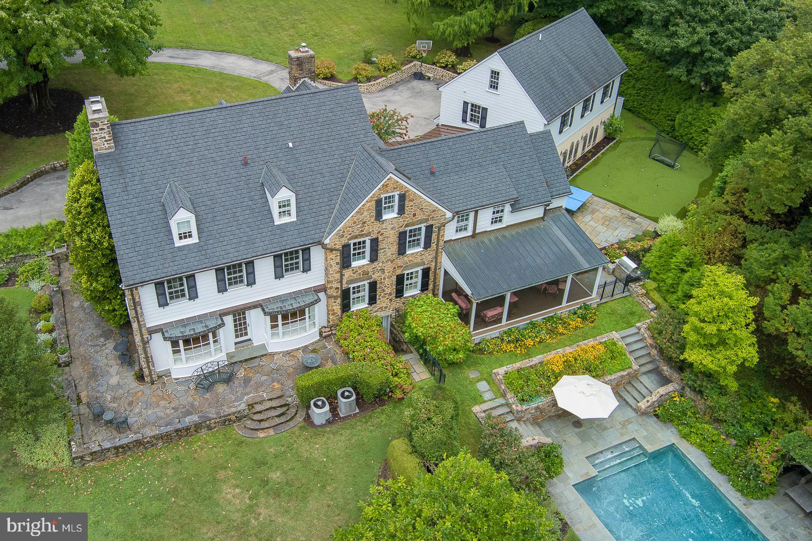 238 Curwen Rd
