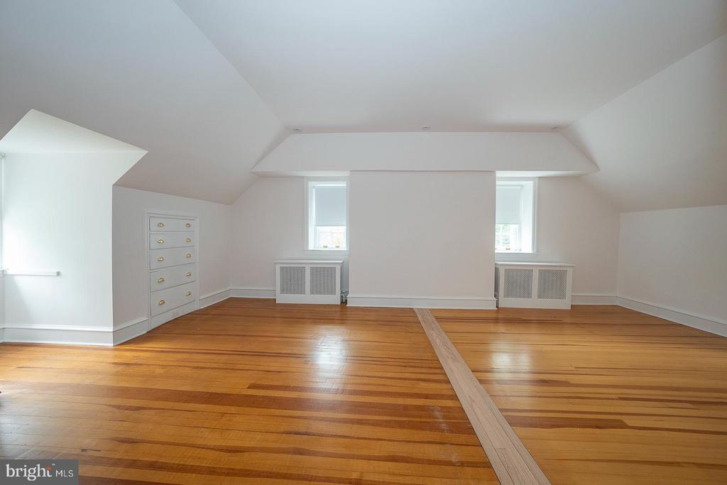 238 Curwen Rd