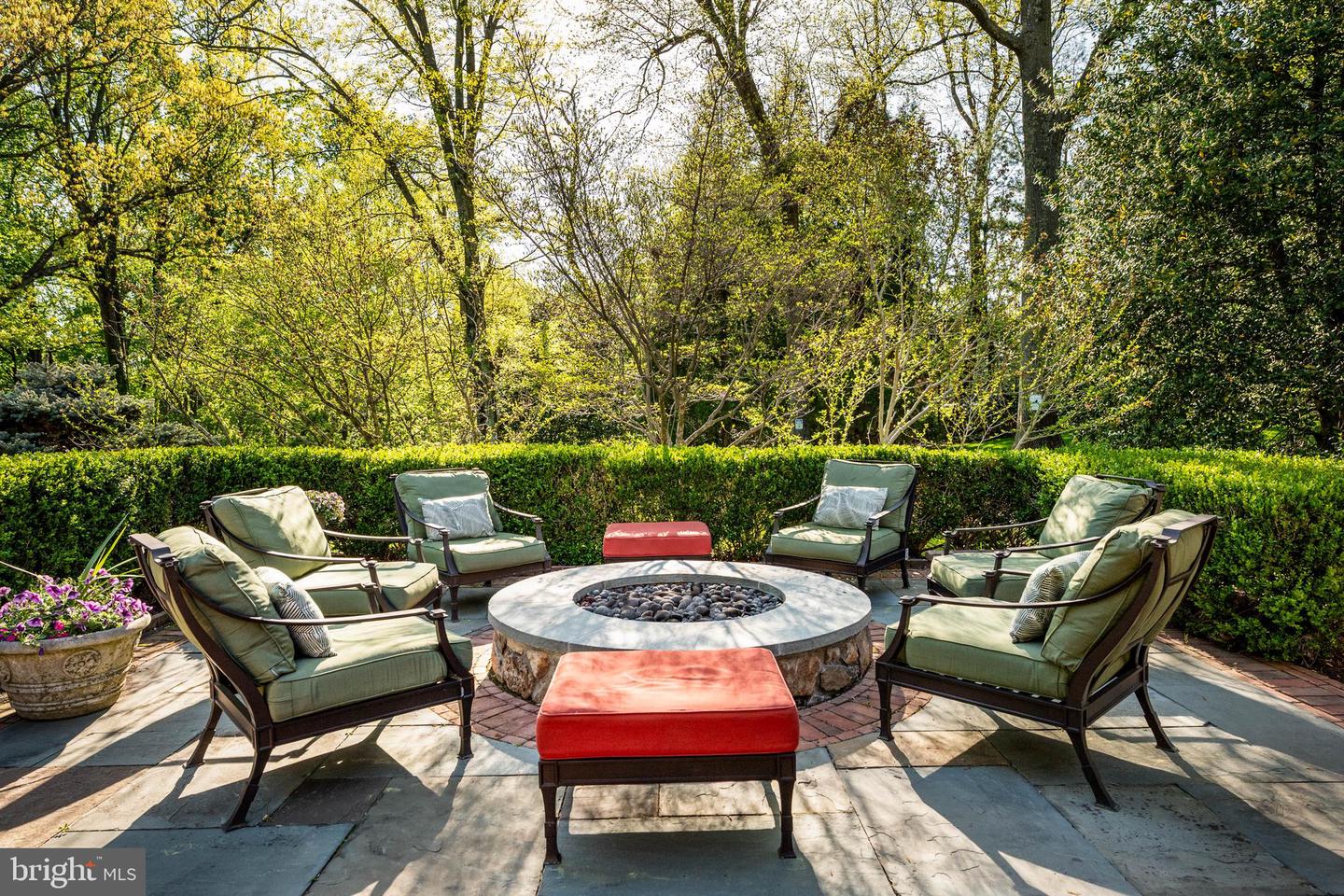 1333 Beaumont Dr