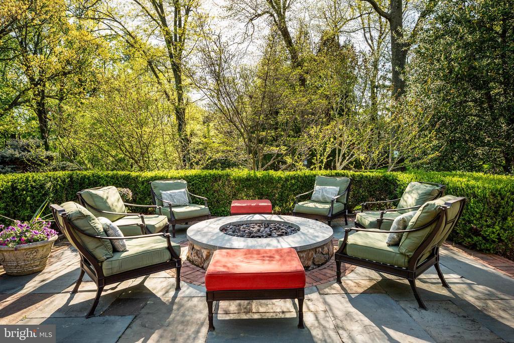 1333 Beaumont Dr