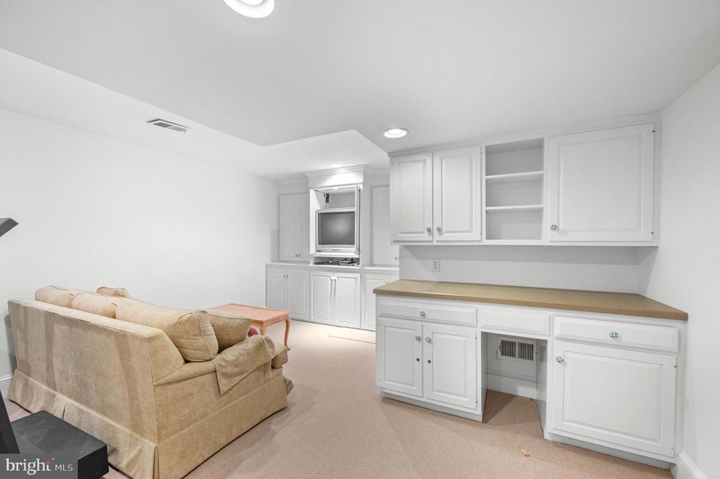 1236 DENBIGH LANE