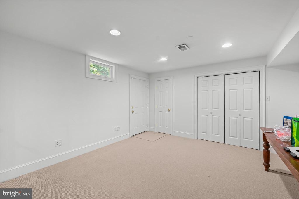 1236 DENBIGH LANE