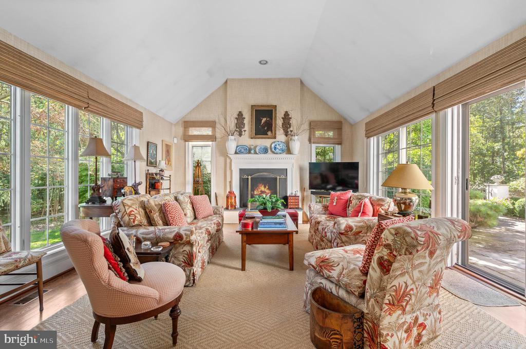 1236 DENBIGH LANE