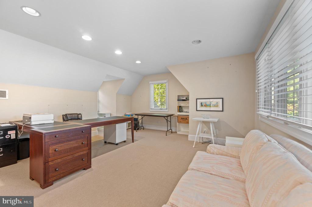 1236 DENBIGH LANE