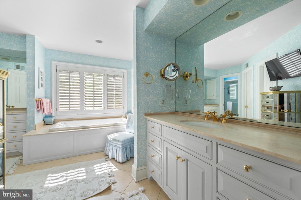 1236 DENBIGH LANE