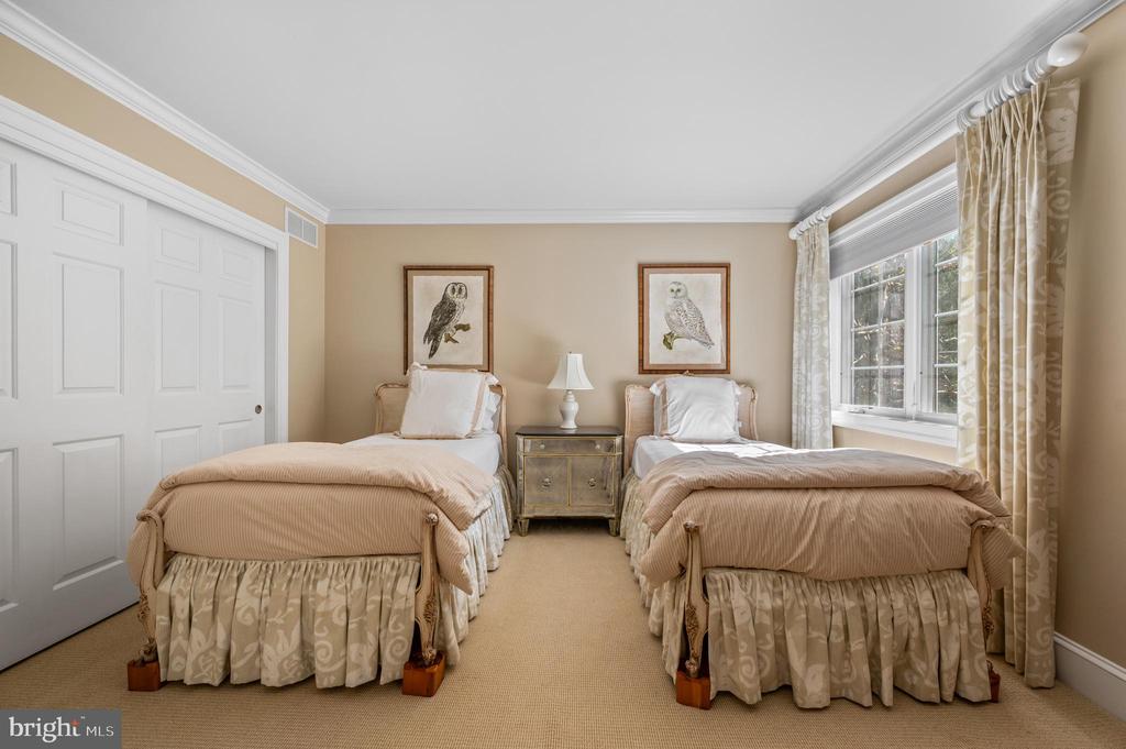 1236 DENBIGH LANE