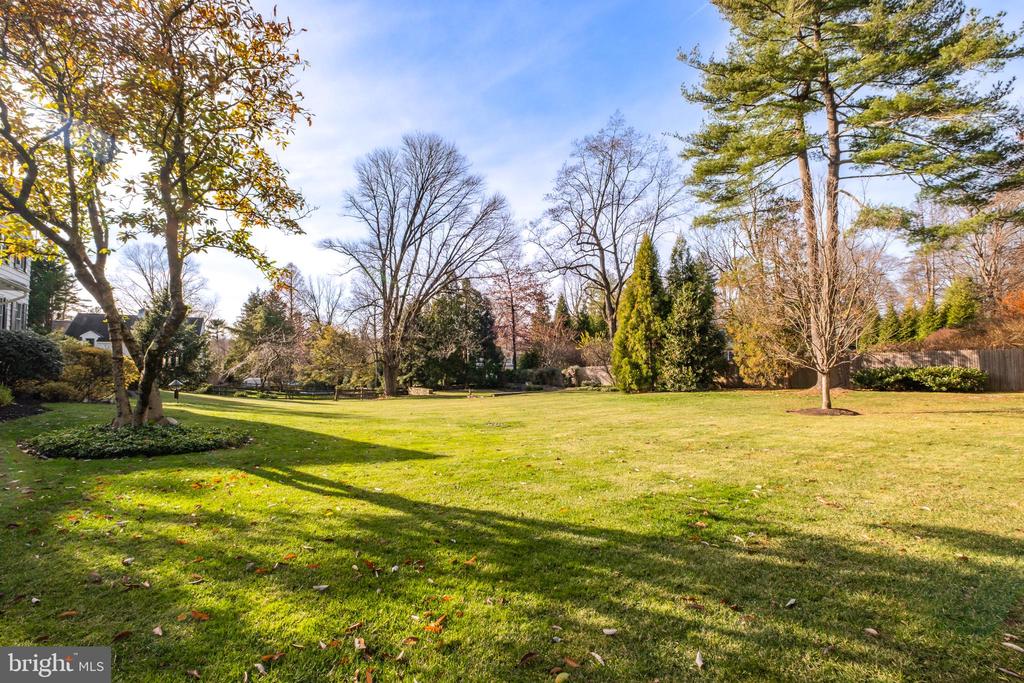 810 MERION SQUARE ROAD