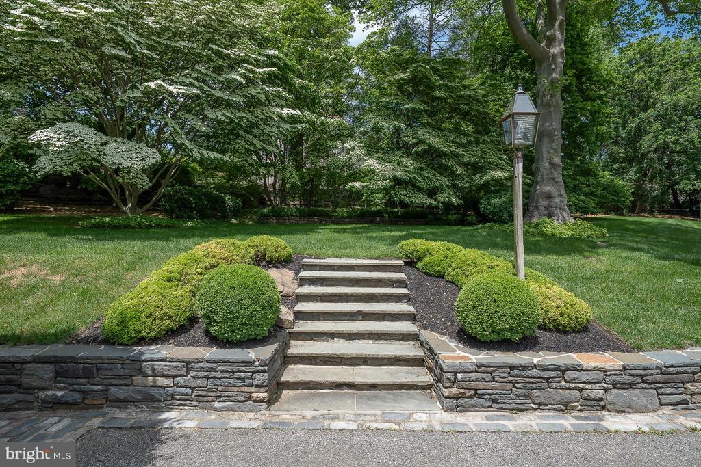 1109 BRYNLAWN ROAD