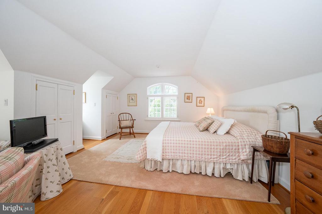 1109 BRYNLAWN ROAD