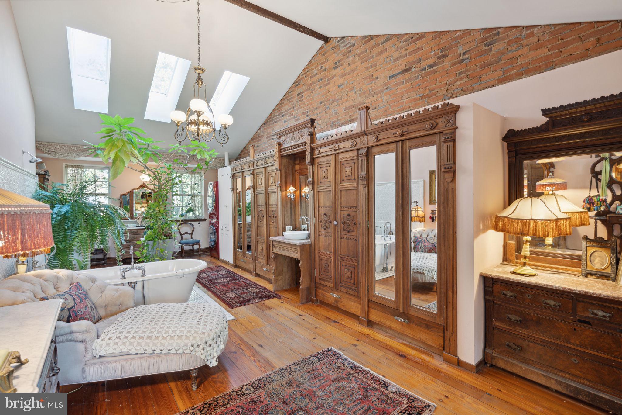 332 S 24th St