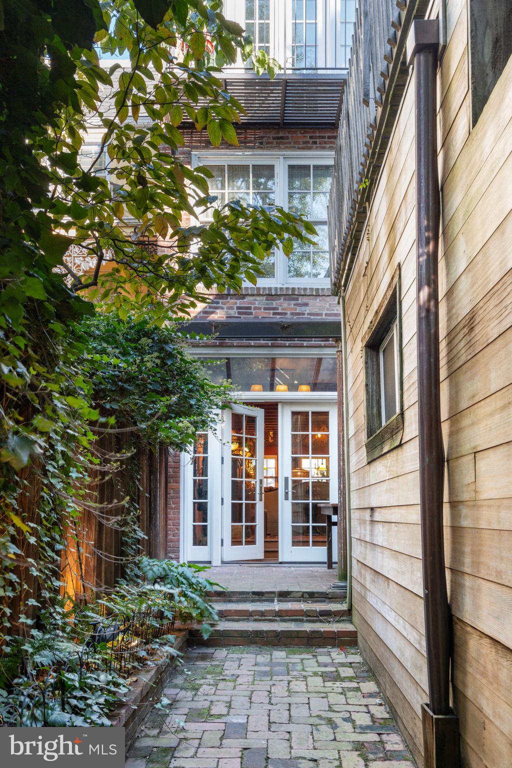 332 S 24th St