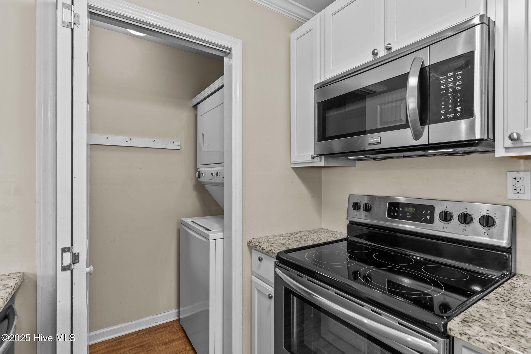 214 NE 59th Street, Oak Island