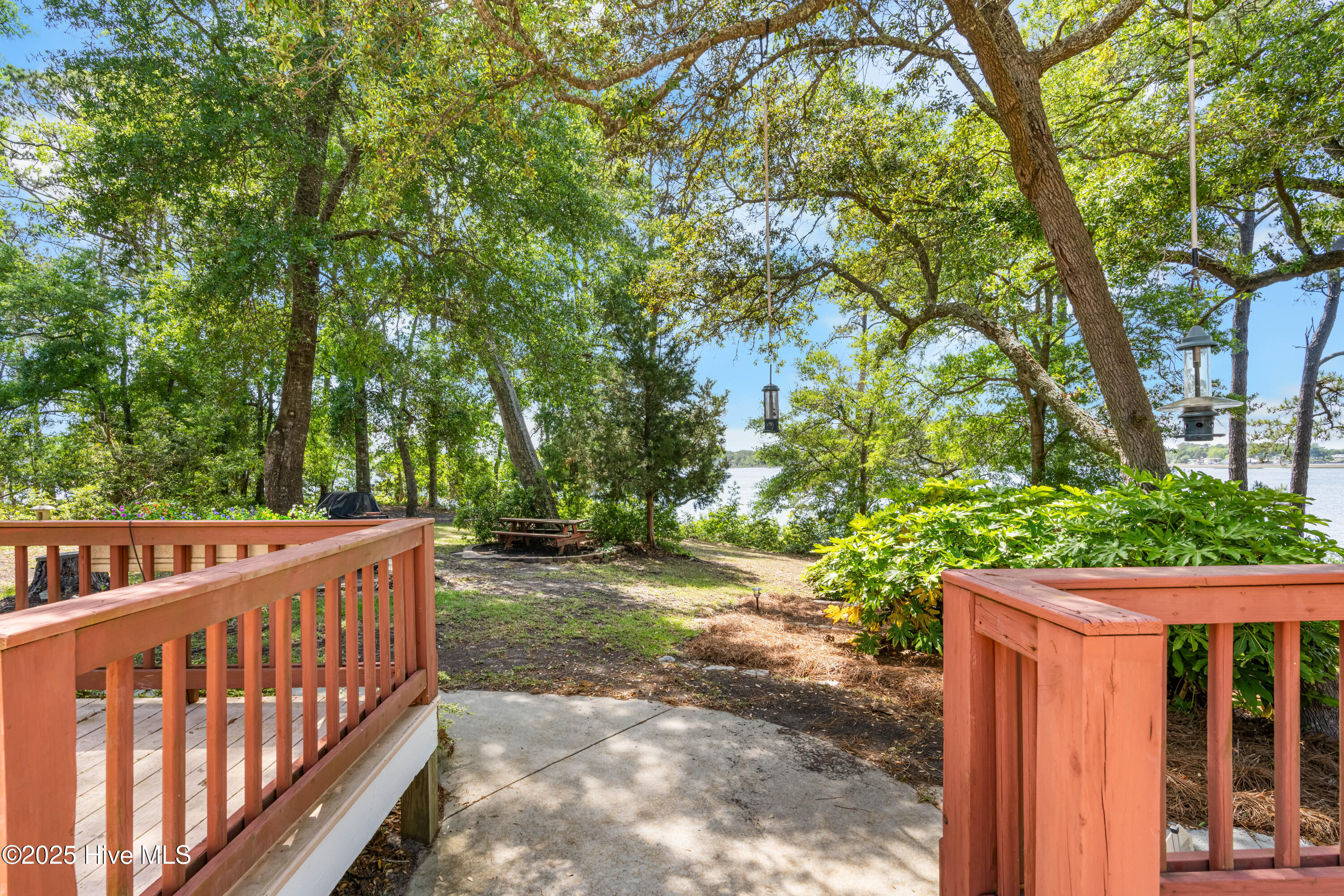 524 Admirals Court SE