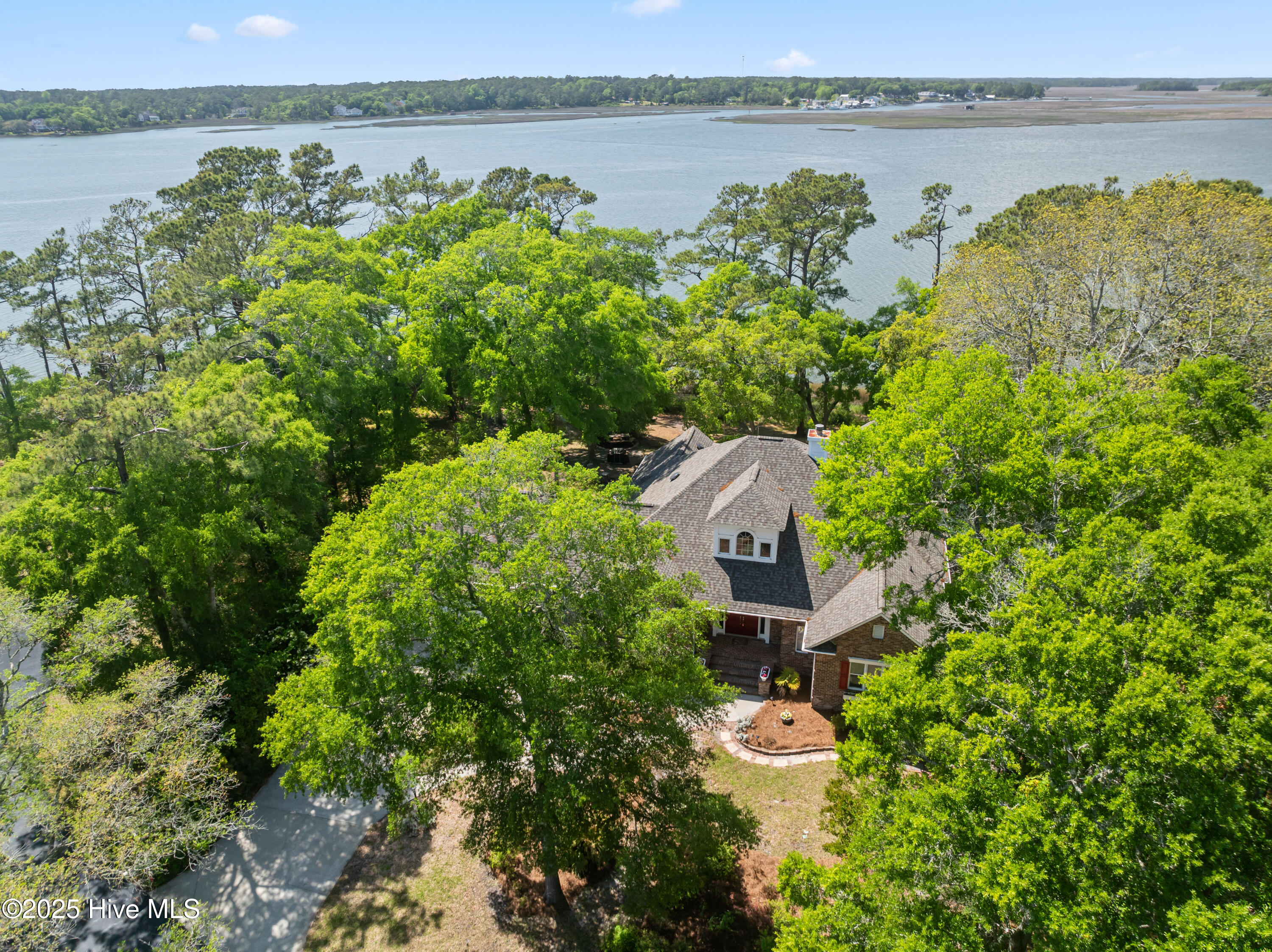 524 Admirals Court SE