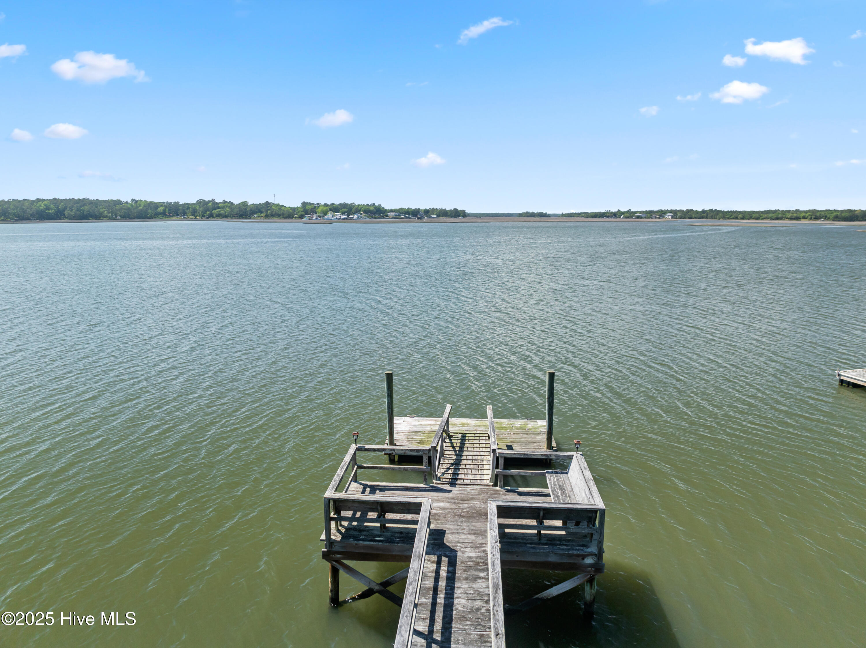 524 Admirals Court SE