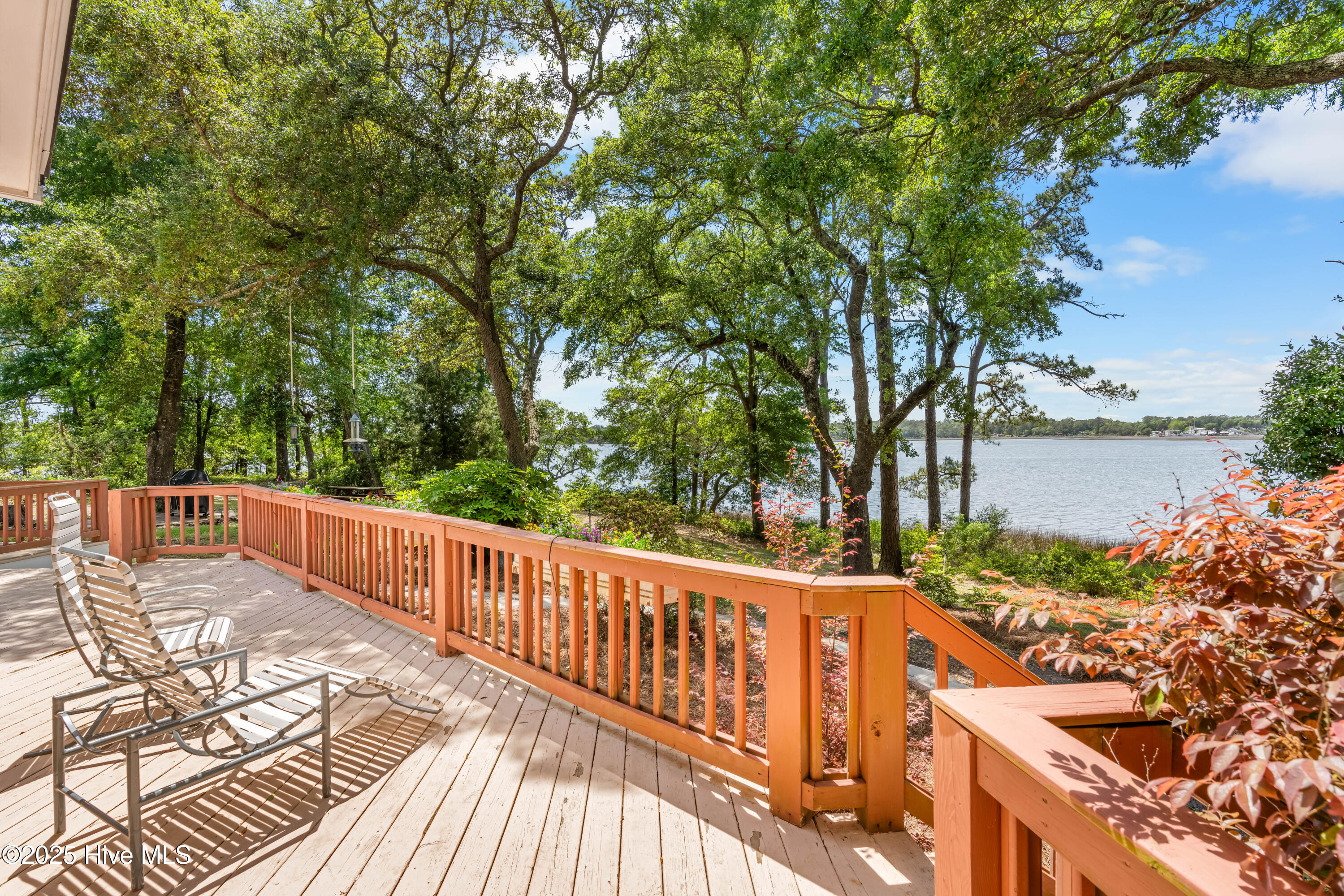 524 Admirals Court SE
