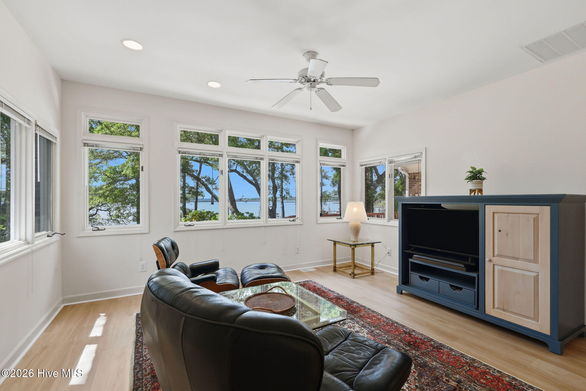 524 Admirals Court SE