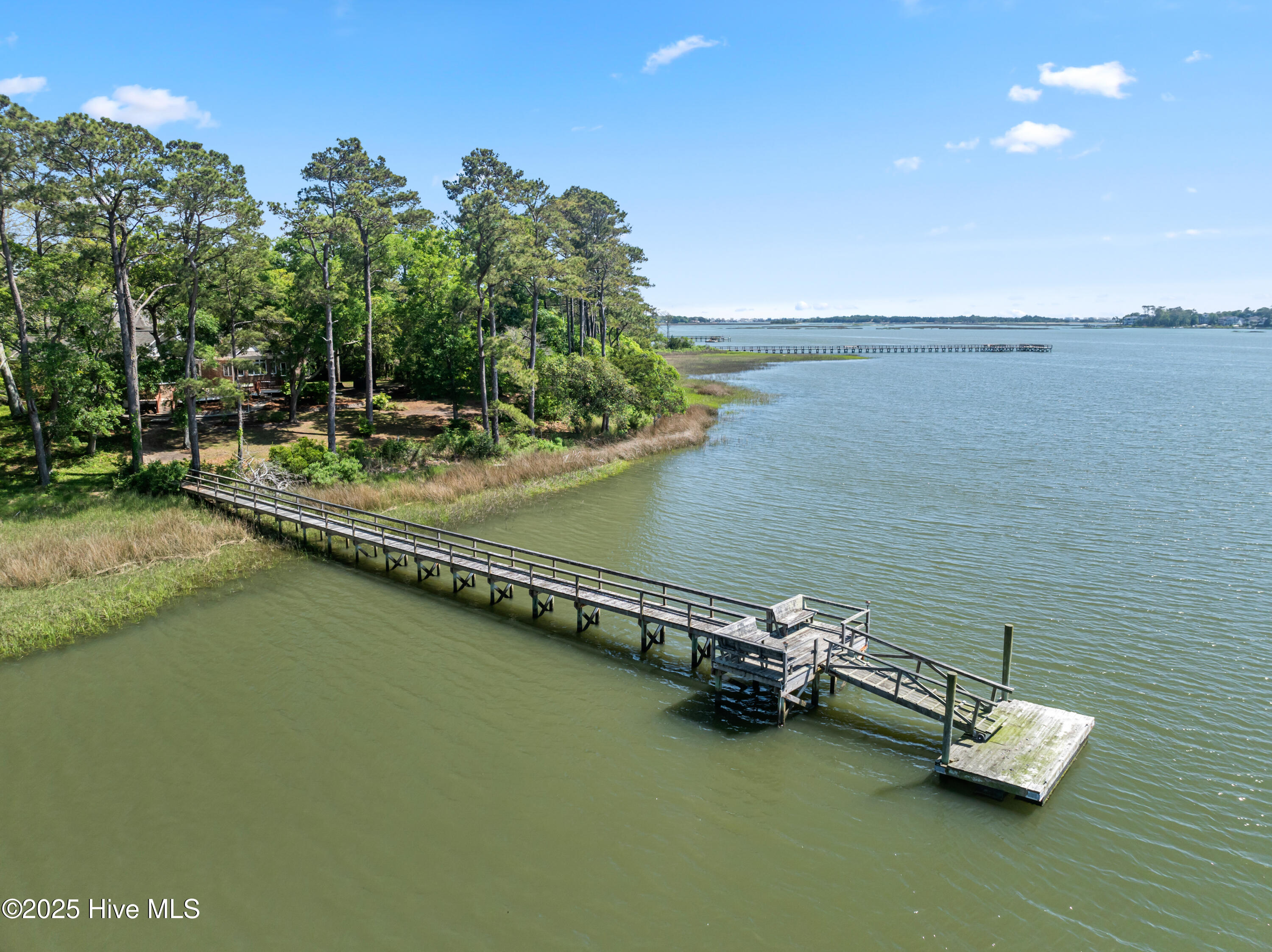 524 Admirals Court SE