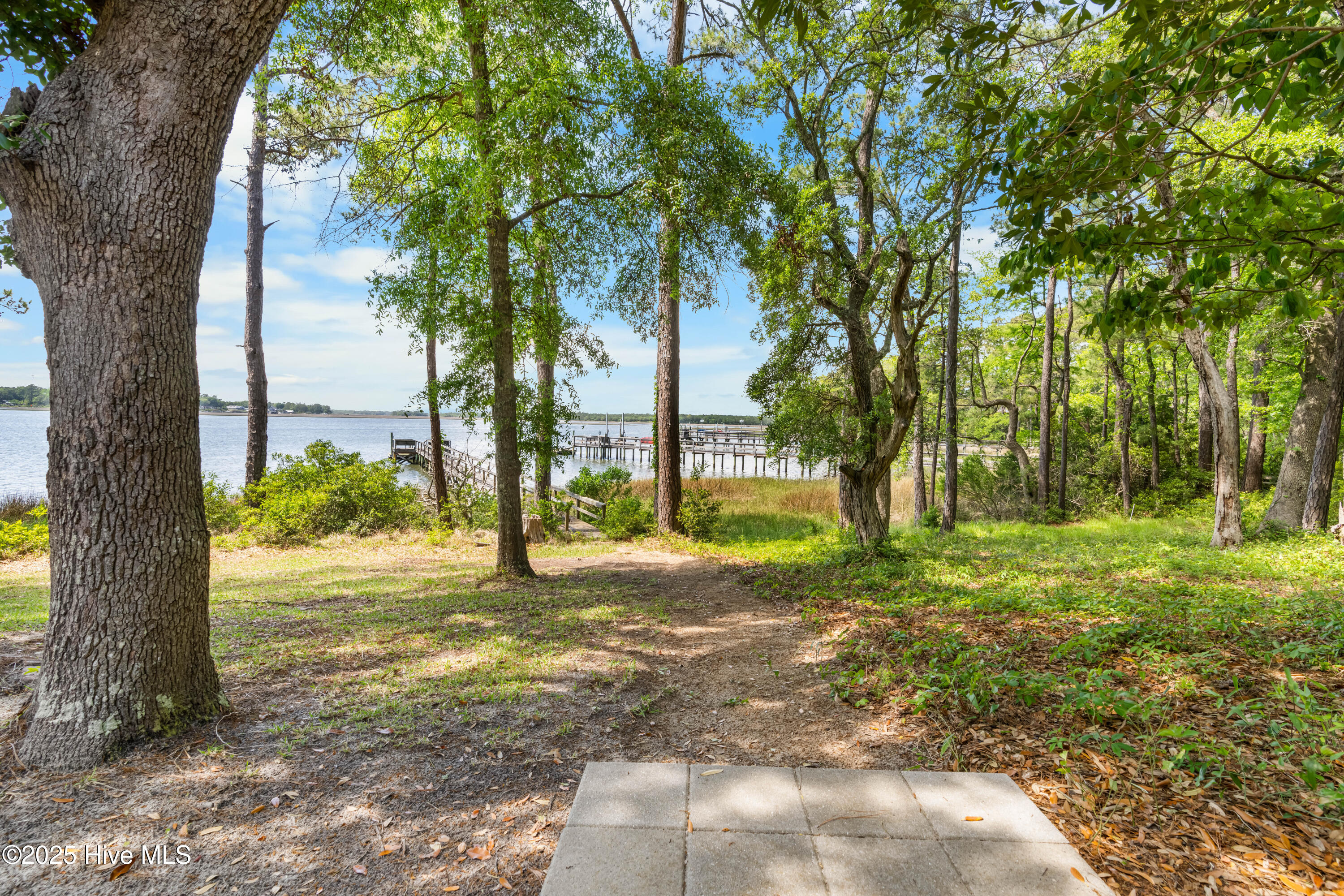 524 Admirals Court SE