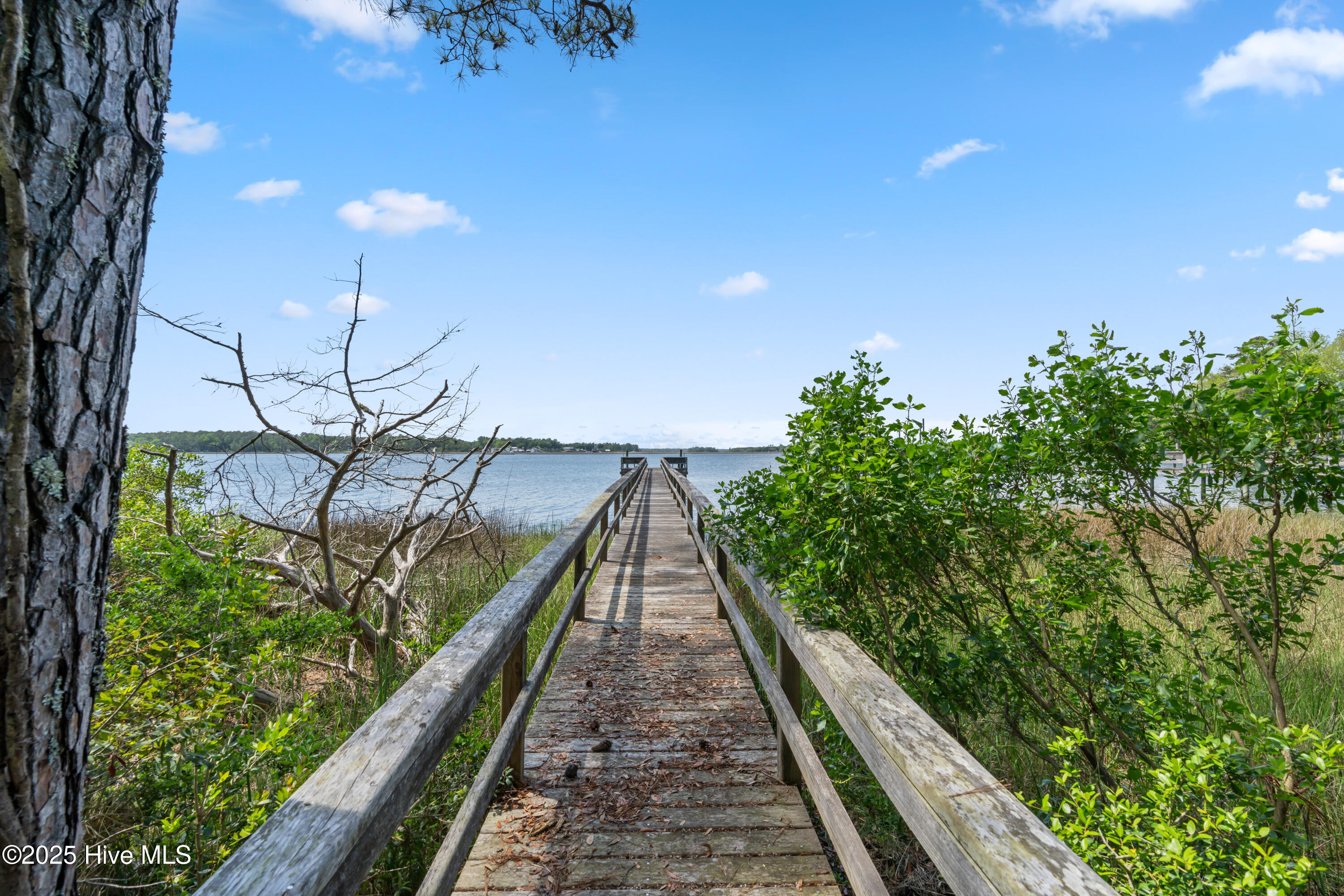524 Admirals Court SE