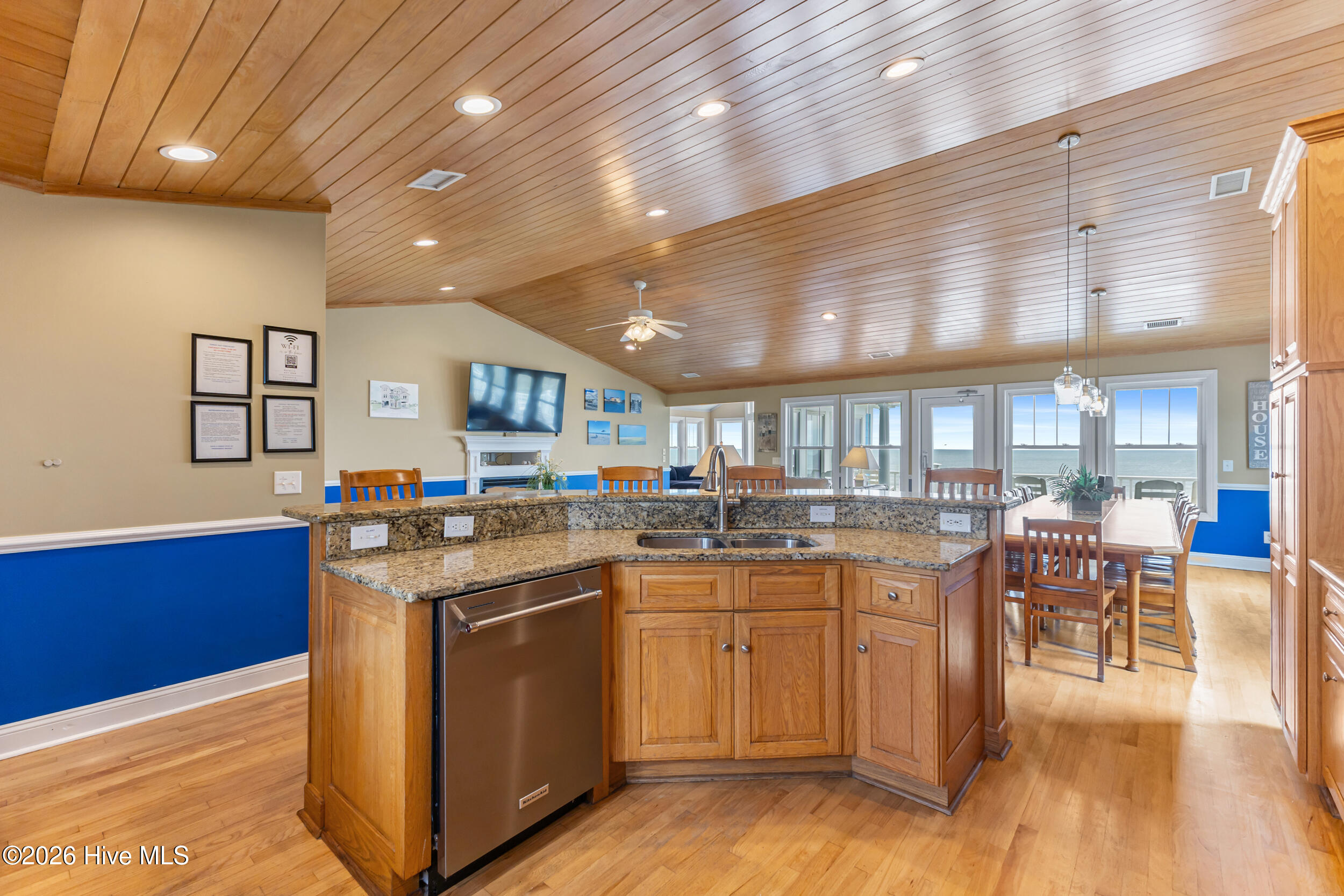 407 Ocean Boulevard W