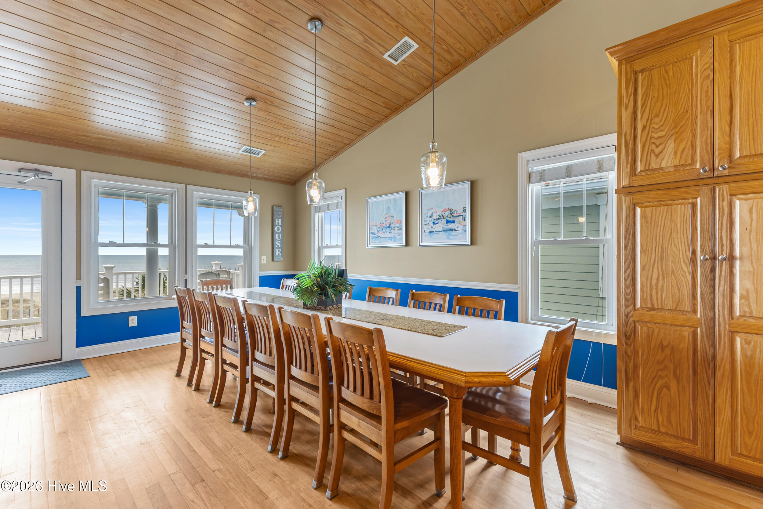 407 Ocean Boulevard W