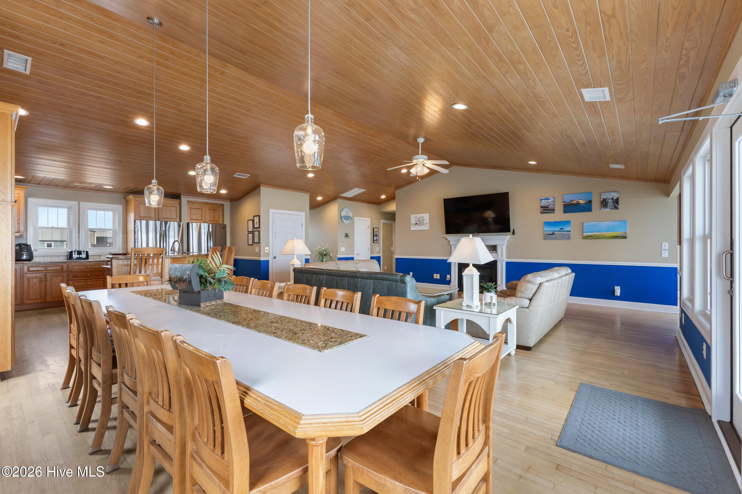 407 Ocean Boulevard W