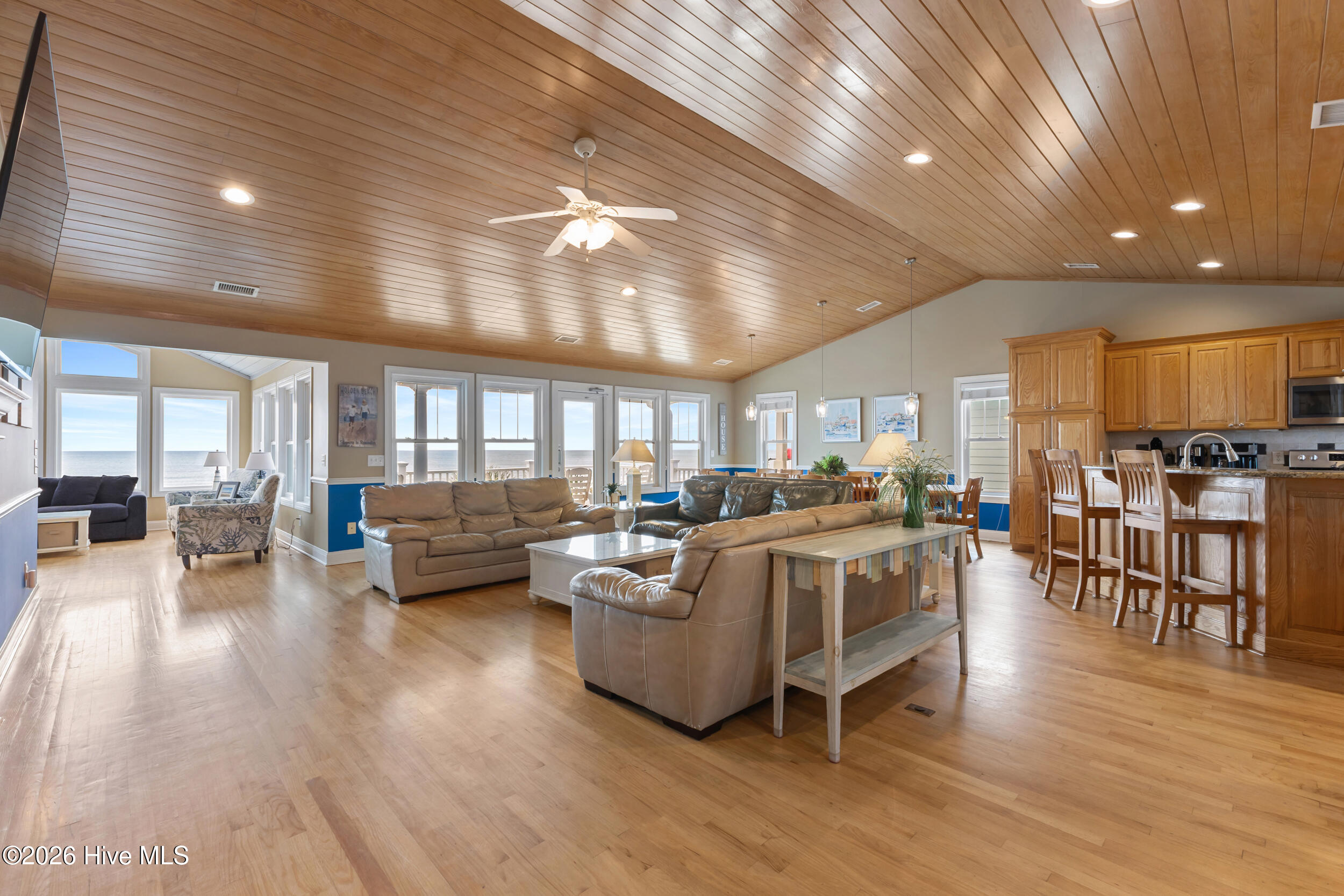 407 Ocean Boulevard W