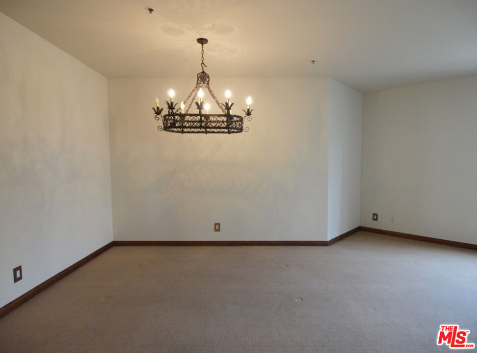 930 N Doheny Dr, #202