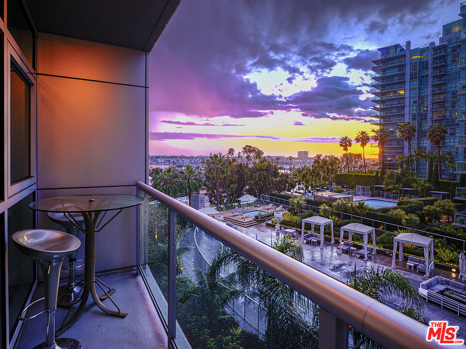13600 Marina Pointe Dr Unit: 614