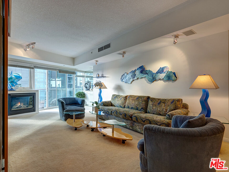 13600 Marina Pointe Dr Unit: 614