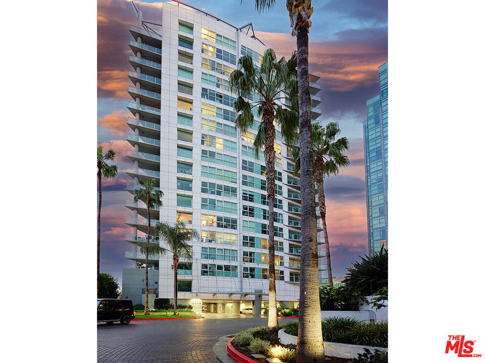 13600 Marina Pointe Dr Unit: 614